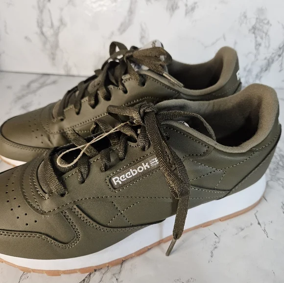 Reebok Classic Leather Army Green Running Sneakers -Men's Size 7 Without Box - Picture 2 of 9